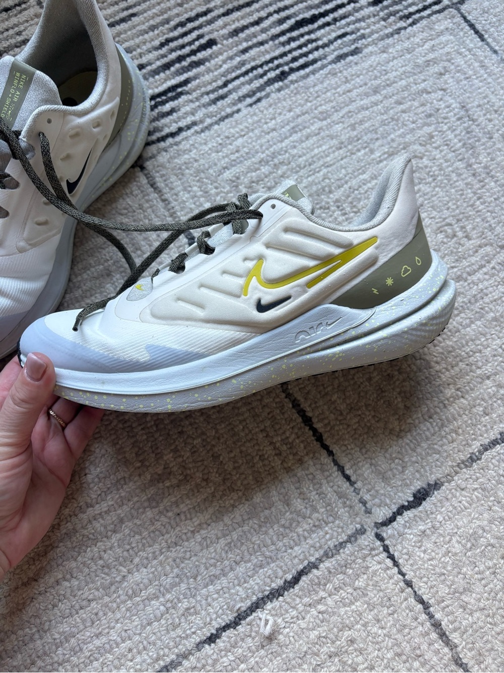 Nike Air Winflo Shield Running Shoes